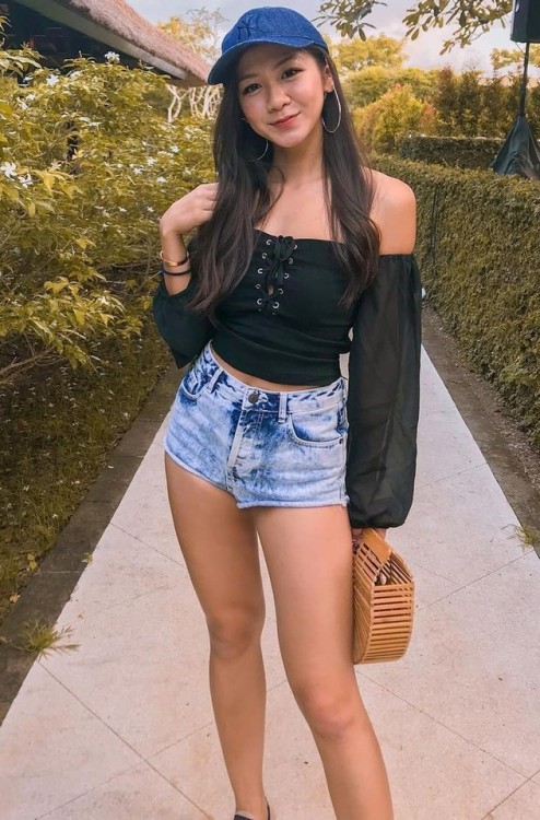 irubishootip0st:i secretly shot inside her yoga pants before she went for class! ig: novitalamMy num