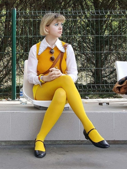 Too much yellow? #tights #pantyhose #yellow #opaque #legs