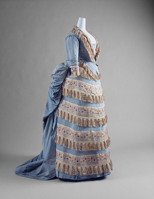 lookingbackatfashionhistory:• Ball gown.Design House: House of Worth (French, 1858–1956)Designer: Ch