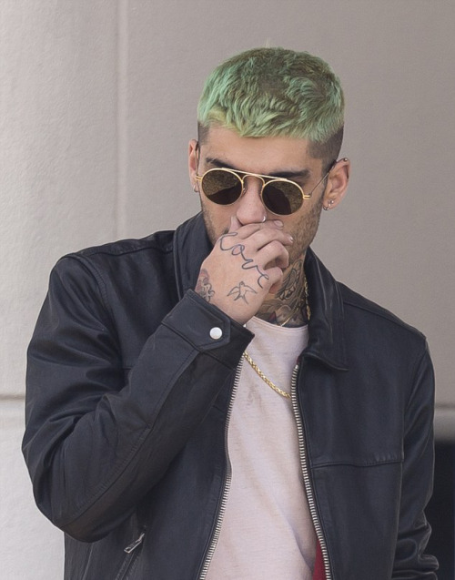 keepingupwithzayn:Zayn at the airport in Miami on March 28, 2018.