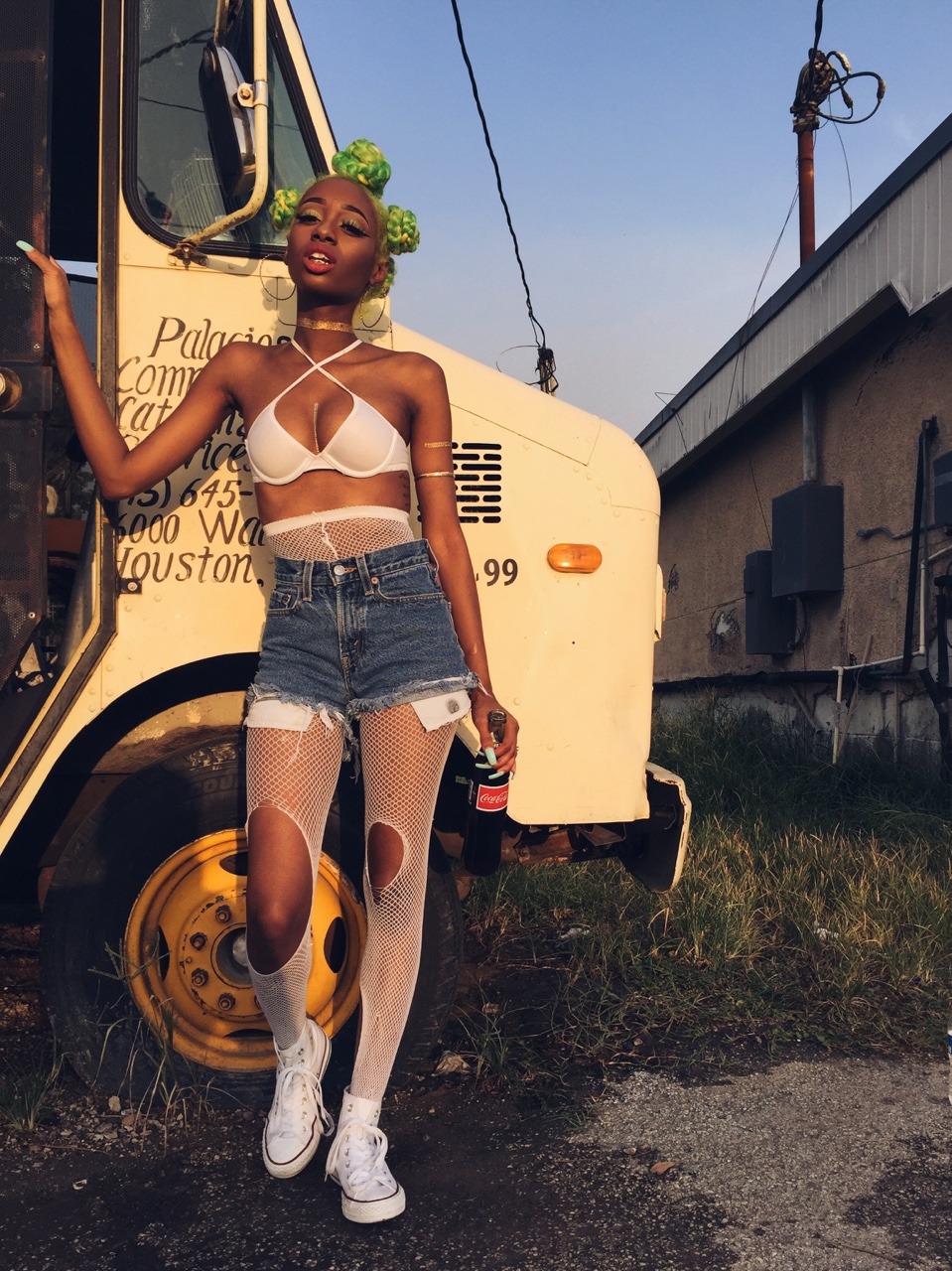 trebled-negrita-princess:  i FUCKING LOVE THOSE POPSICLES   Fucking love her hair