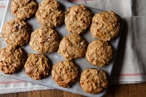 foodffs:  Apple Cheddar Muffins  Really nice recipes. Every hour.   