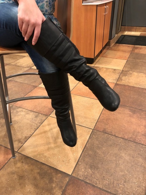 More pics of the wife’s new boots.