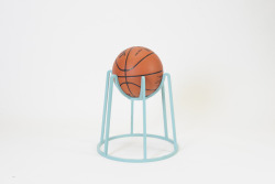krgkrg:  ‘Bucket’ ball storage/stool by Studio Homunculus. 