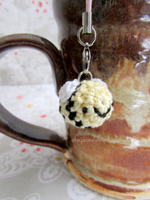 Amigurumi bee earrings and charms are now avalible in the new shop! Stop on by to Murple’s Dre