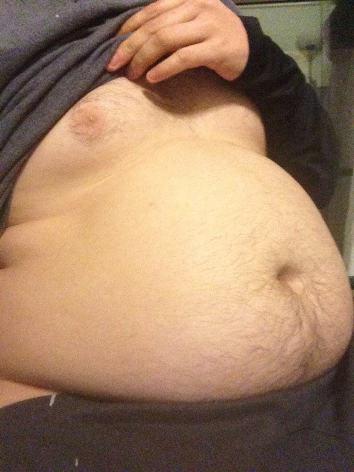 growingfatforyou:  Holiday belly… I can’t hide me not being fat anymore. Not even full and my gut pokes out…and when I am full OMG. I’m getting to be such a fat pig, and I love it!!! How everything jiggles when I walk, how I crave more and more