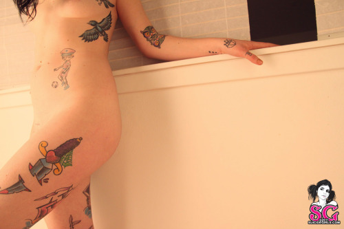 suicidegirlslover:  Cruella Suicide