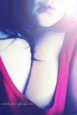 wickedlywenchy:  Just tits and lips 💋