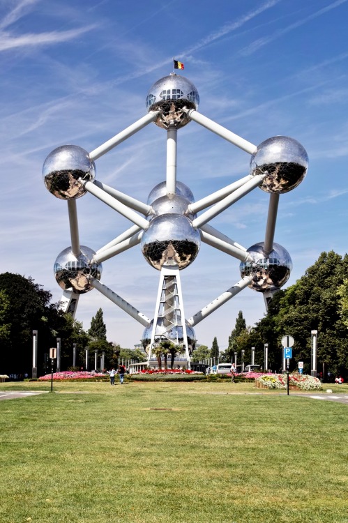 architectureland:  One of the iconic buildings for the Belgium is Atomium which is constructed in 1958 and located in Brussels. For the international exhibition it was designed. The person who designs and constructed this was Andre Waterkeyn. It looks