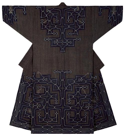 mia-japanese-korean: Chikarkarpe robe with heart-shaped embroidery, Unknown Ainu, late 19th century,