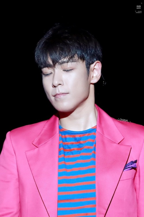 thekoreanbigbang: Seunghyun with his eyes closed