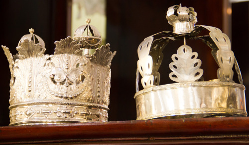 just-odradek:Torah crowns at the Mikvé Israel-Emanuel Synagogue in Curaçao