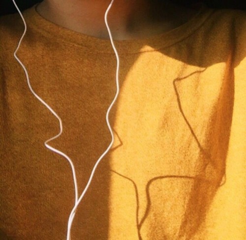 teensapphicmagazine:moodboard | summer sapphic | pink & yellow