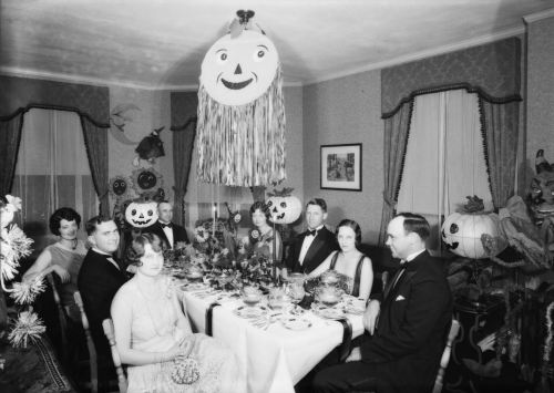 yesterdaysprint:    Halloween party, Southern California, 1928 