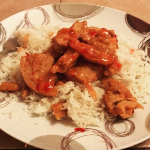 Sweet chilli “chicken” and coconut rice. So good. #vegan #vegideli #vbites #coconutrice 