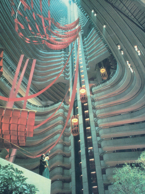 jpegfantasy: Inside the Mariott Marquis Hotel in Atlanta, Georgia. Beginnings of Interior Environmen