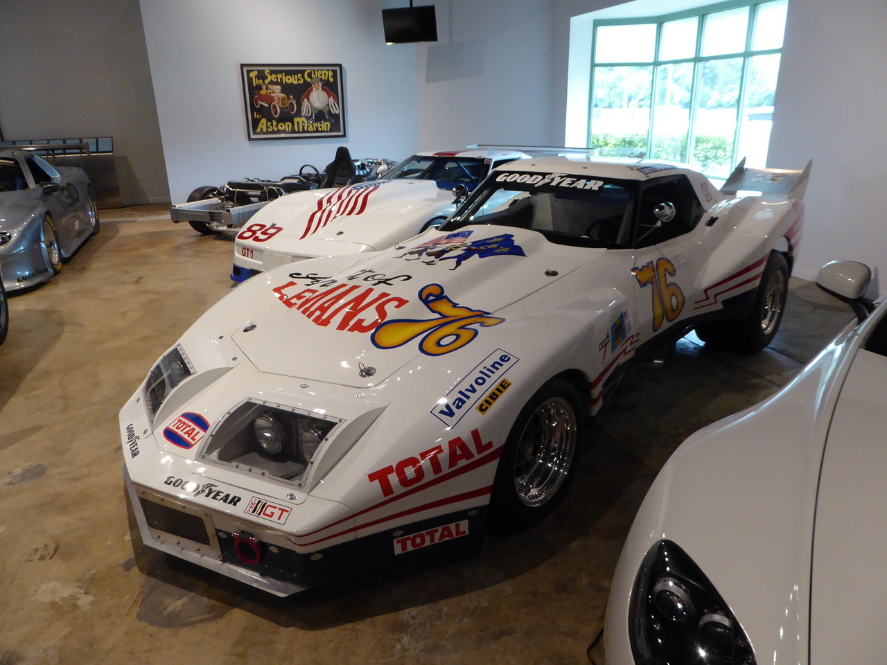 fromcruise-instoconcours:  Weekend highlights #1: a drive out to Lake Forest Ferrari.