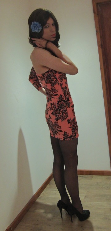 missdaniels1990:  Bought this dress a few weeks back. Doesn’t look as great on me as I assumed it would, but then it’s far from the worst of my wardrobe, so I guess I shouldn’t complain. I would have liked to wear it out on the town sometime, but