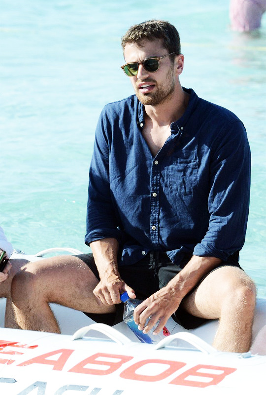 fuckyeahdamose:Theo James vacaying with friends in Formentera  on July 12, 2017