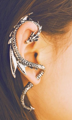 advice-animal:  A Very Unique Dragon Earringhttp://advice-animal.tumblr.com/