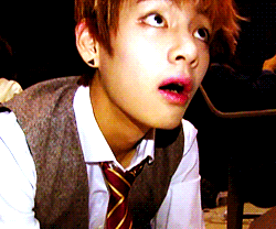  13-16/612 random gifs of a bangtan boy 