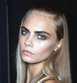 manholetohell:  Cara Delevingne 