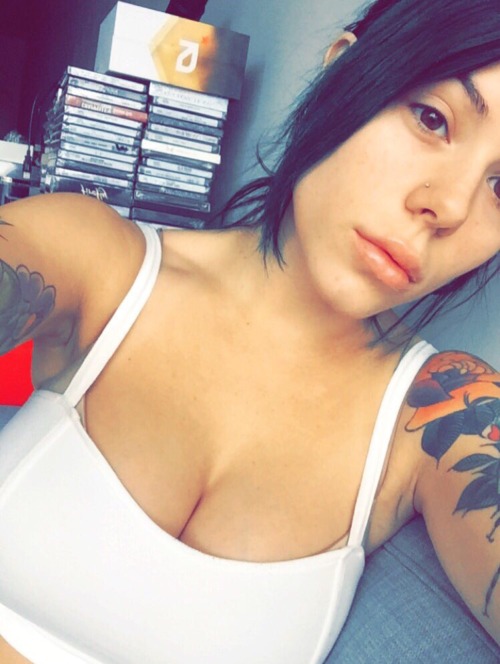 c0rtanablue:  Late night selfie, that I took this morning. I feel bad that I didn’t come on cam. But I wasn’t feeling well and RV was a little sad. I’ll be back Saturday ❤️