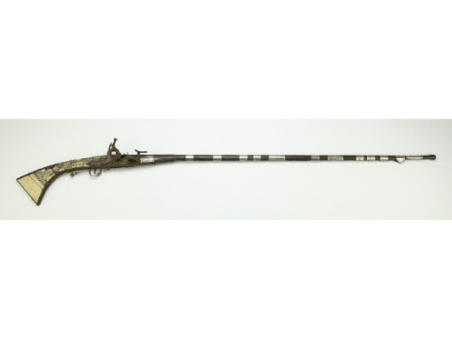 Ornate silver and bone mounted snaphuance musket originating from Morocco, 19th century.