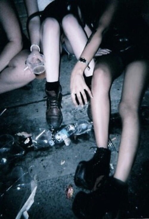 silenzia:  ☾ grunge | pale | nu goth ☽