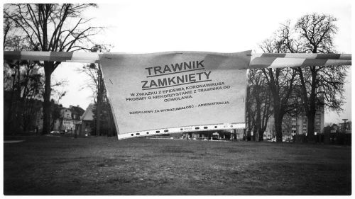 Grass is closed....#grass #garnizon #notice #gdansk #gdańsk #trojmiasto #trójmiasto #blackandwhite #