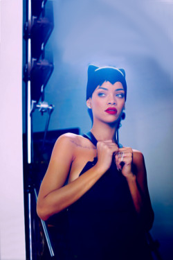 smokingsomethingwithrihanna:   Elle Outtake 