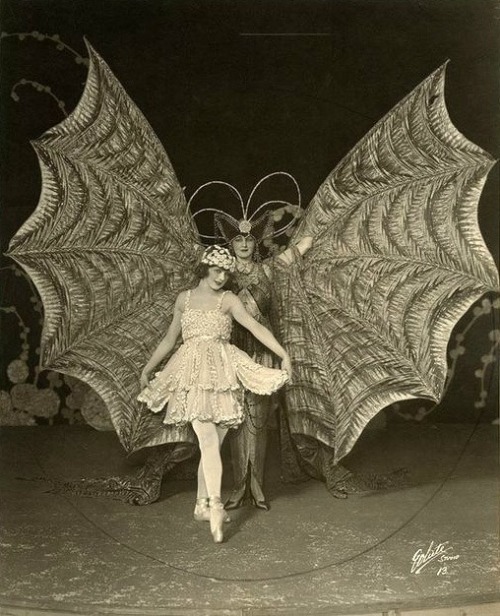 the1920sinpictures: 1921 Ziegfeld Follies.