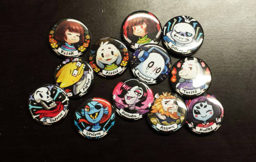 Some buttons for Wondercon this weekend! Get them at table J10 in the artist alley!