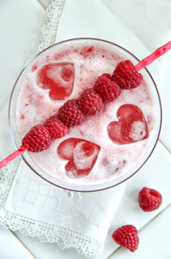 domesticgxddess:A Raspberry Moscato Cocktail for Valentine’s Day // Tonya Staab