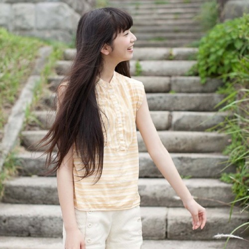 bisyoujyoo:  やっぱりこのアカウントのファーストポストは小松菜奈で。このアカウントを終えるときも締めは小松菜奈がいい。みなさんどうぞよろしくお願いします🐰