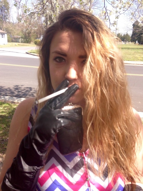 leathersmoke81:Kelsi - her first VS120 in black leather gloves &amp; cigarette case!