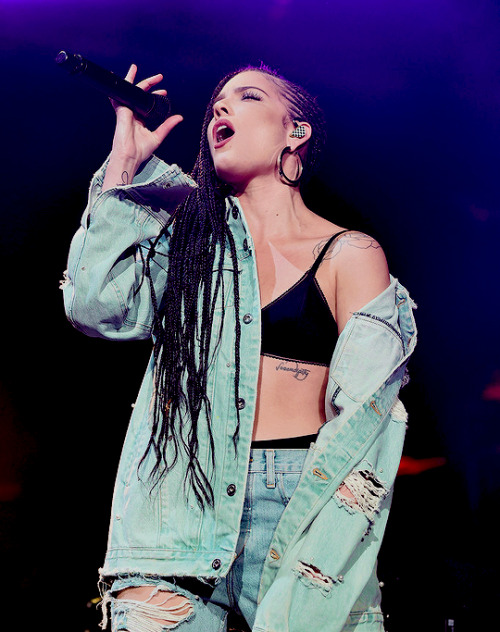 hotelhalsey:Halsey performs at Z100′s Jingle Ball in New York City | 12.8.17© Theo Wargo/Getty Image