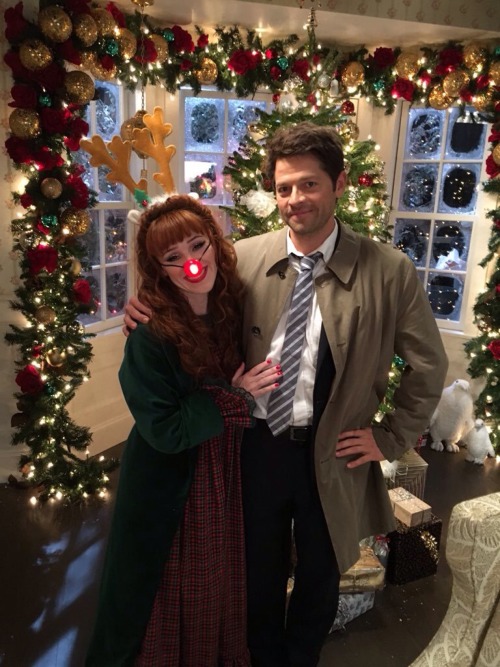 deanicanfixthat: What this? What’s this?? SUPERNATURAL CHRISTMAS SPECIAL??? PLEASE, SAY IT IS 