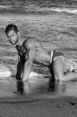 fitnessmalemodels:  www.fitnessmalemodels.tumblr.com