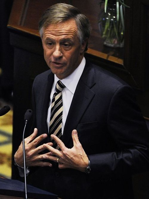 Haslam says he’ll sign cannabis oil bill(Tennessean) Gov. Bill Haslam will sign into law a measure that allows limited usage of cannabis oil for medical reasons in Tennessee.
The governor had said several times he wasn’t opposed to the bill, but...