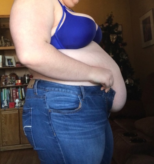 gaining-till-i-pop:these jeans are getting a little snug