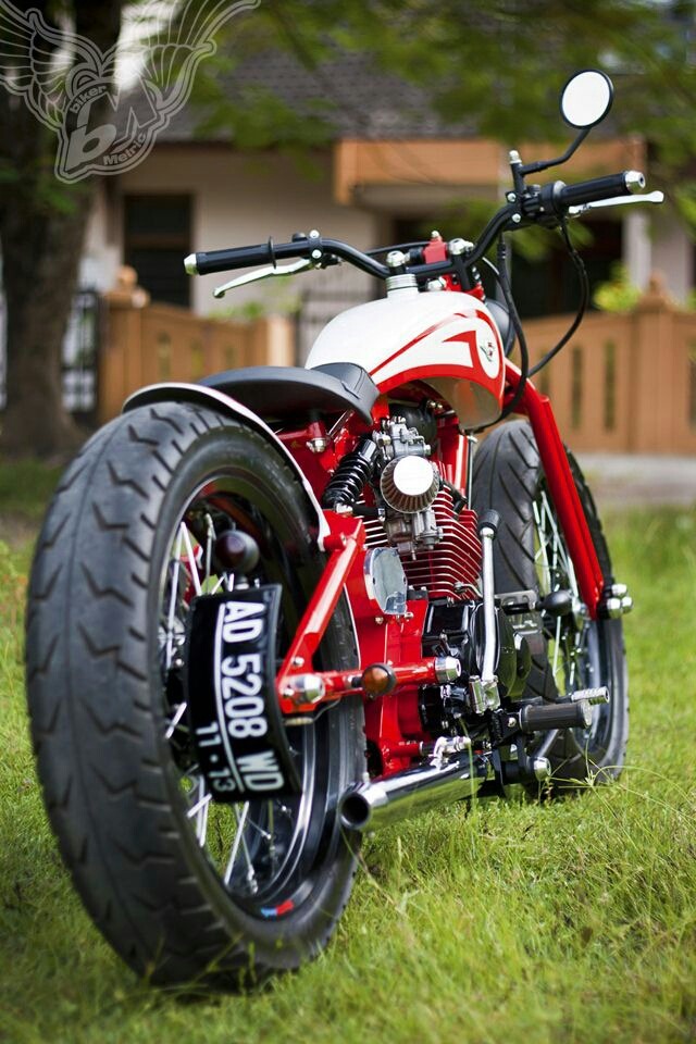 bobberinspiration:  Honda cb125 bobber by dariztdesign