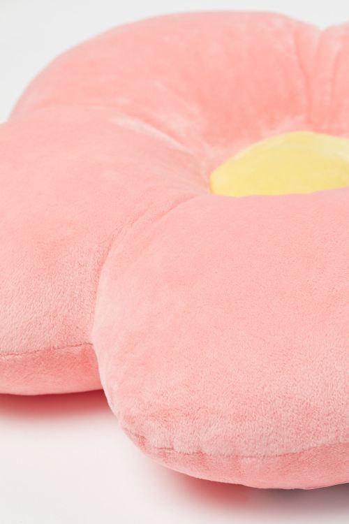peachblushparlour:Flower shaped Cushion