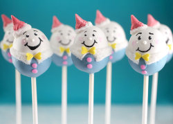 gastrogirl:  humpty dumpty cake pops. 