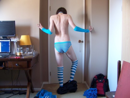 tiehuntress: :D   …I’m cold now… >.<  Boy In Blue