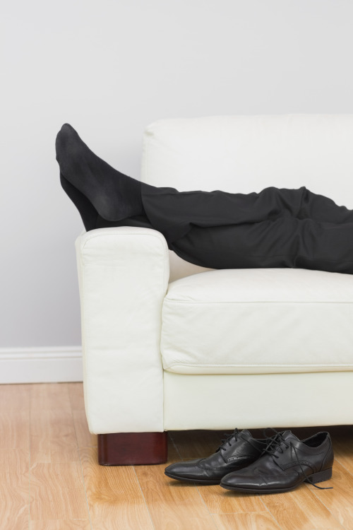 papageifan97:  drksoxlover:  sockjersey:  azsocks:  Dark socks aren’t normally my thing, but this guy is pretty hot and he wears them well!   Dark socks are the shit for me!  Hott  Hot! 