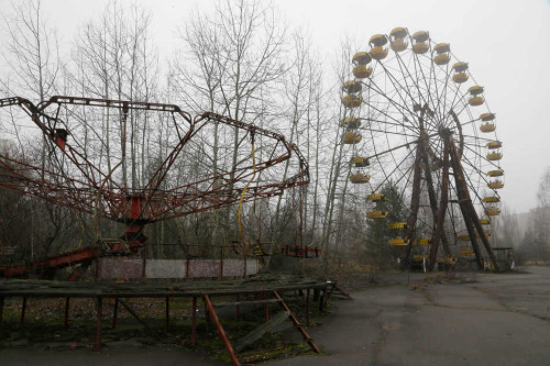truecrimefiend: The abandoned city of Pripyat, Ukraine.