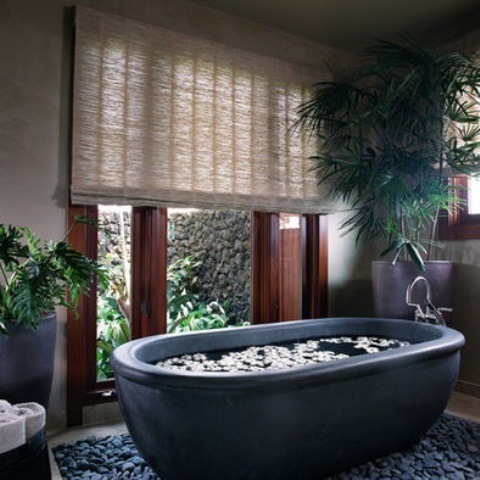 fuckyeahawesomehouses:Tranquil, Tropical Bathrooms