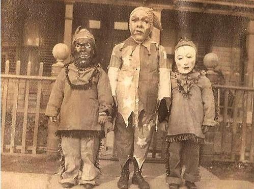 emilytheemermaid:  Vintage Halloween Costumes 