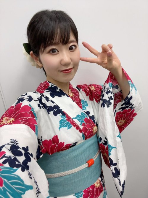 gazouno-chozouha-jubunka: 東山奈央素敵な夏休みをもらえて私は本当に幸せ者です！ Do you know her? She is the voice of Goma-chan!